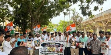 Congress protests against price hike!