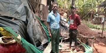 Lightning strikes electricity pole House destroyed!
