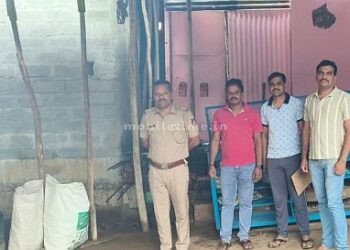 Mundagodu Liquor sales center locked!