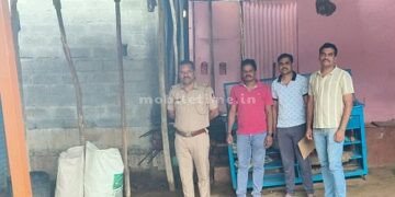 Mundagodu Liquor sales center locked!