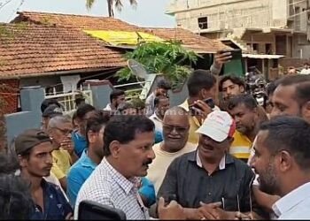 Municipal council pours asphalt on soil Officials under siege and outrage!