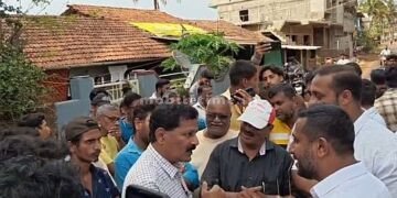 Municipal council pours asphalt on soil Officials under siege and outrage!