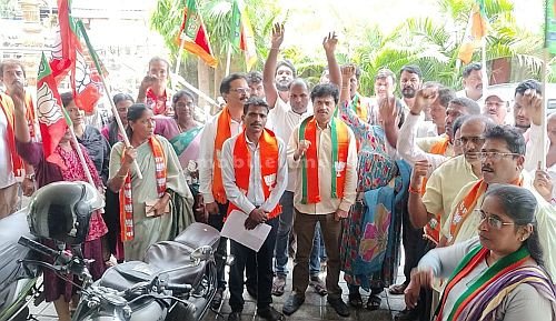 Power cuts BJP furious with HESCOM!