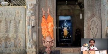 The young man recited Shiva Tandava while sitting on the headrest!