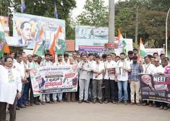 Youth Congress protests led by elders!