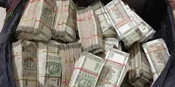Loss of lakhs of rupees for the desire of crores!