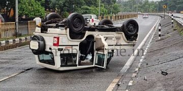 Bolero overturns after colliding with Fortuner