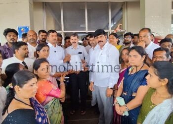 Demand for suspension of police Suicide threat from Congress President himself!
