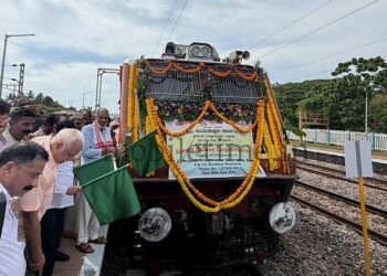 Passengers pay attention here This train which leaves from Kumta will reach Tirupati...