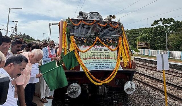 Passengers pay attention here This train which leaves from Kumta will reach Tirupati...