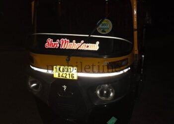 Rickshaw hits divider Driver dies!