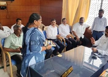 Sirsi MLAs constituency tour Municipal staff sweat even in AC room!