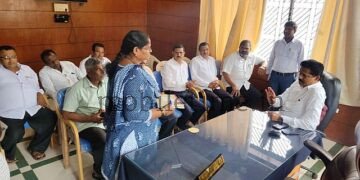Sirsi MLAs constituency tour Municipal staff sweat even in AC room!