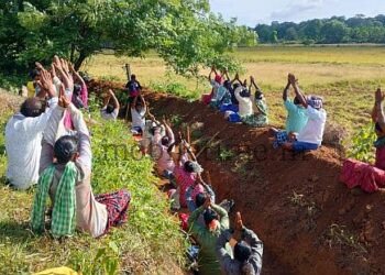 Those who came to work as wage laborers sat down with their hands full!