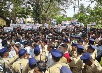 Ankola People take to the streets against the port!