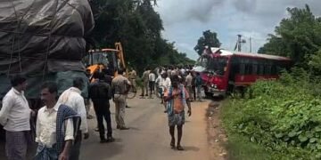Bus crashes into lorry!