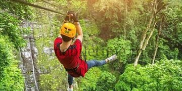 Dandeli Resort owner makes a tourist's life a living hell!