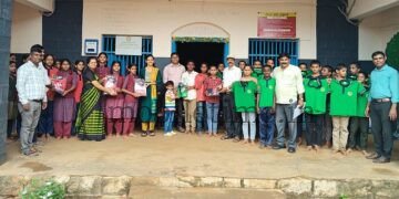 Karwar Forest officer distributes uniforms to school children