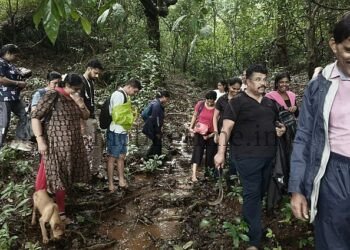 Karwar Lawyers march towards the forest!