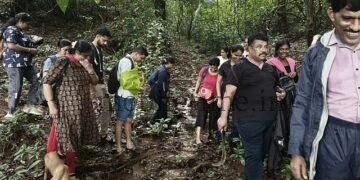 Karwar Lawyers march towards the forest!