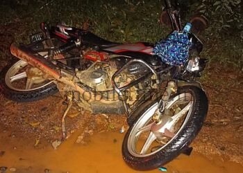 Sirsi Bike hits youth looking at mobile phone One dead two injured!