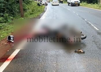 Ankola Pineapple lorry hit the bike Dandeli pepper mill employee died!