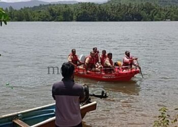 Boat capsized in the river Search operation yields a body!