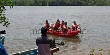Boat capsized in the river Search operation yields a body!