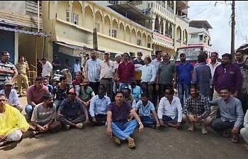 Dandeli Public outcry over dilapidated roads Repair work begins immediately after protest!