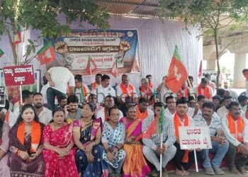 ಜಿಲ್ಲಾಕೇಂದ್ರದಲ್ಲಿ ಗುಡುಗಿದ ಯಲ್ಲಾಪುರ ಬಿಜೆಪಿಗರು
