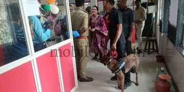 ದಾಂಡೇಲಿ | ಅಂಚೆ ಕಚೇರಿಗೆ ನುಗ್ಗಿದ ಪೊಲೀಸ್ ಶ್ವಾನ!