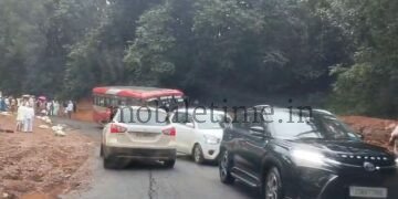 Joida KSRTC bus stuck in the mud!