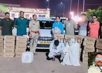 Karwar Illicit couple transporting arrack!