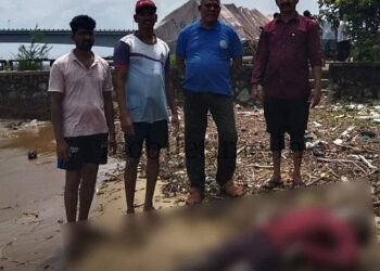 Karwar Son meets with accident Parents commit suicide!