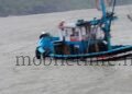 Kumta Boat sinks amidst crashing waves!
