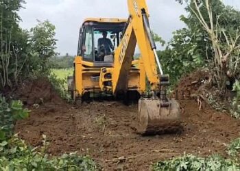Sirsi Opposition to encroachment clearance Woman attempts suicide!