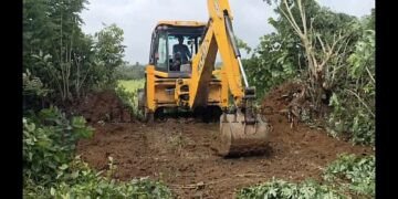 Sirsi Opposition to encroachment clearance Woman attempts suicide!