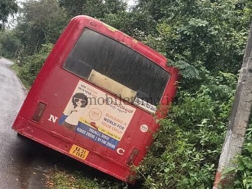 Sirsi Salkani bus steering fails!