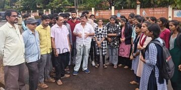 Sirsi Students protest against bus issues Outrage and dissatisfaction directed at officials!
