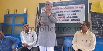 Yellapur Former Chairman holds meeting with teachers
