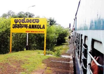 Yellapur Train goes off track!