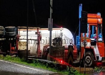 Gas tanker overturns!