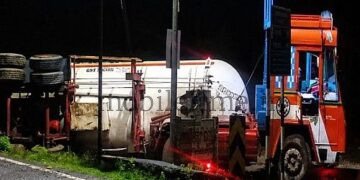 Gas tanker overturns!