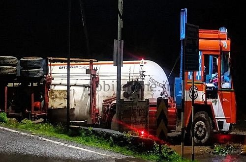 Gas tanker overturns!