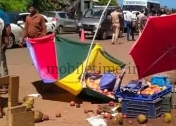 Lorry moves without driver Trader dies!