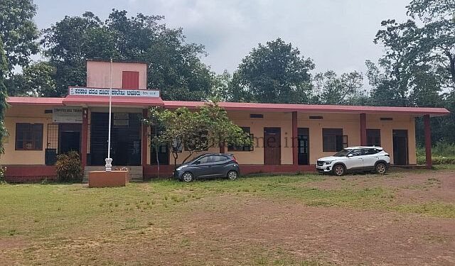 Principal arrives at college Protests resume!