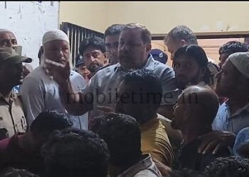 Stone-pelting at temple and madrasa!