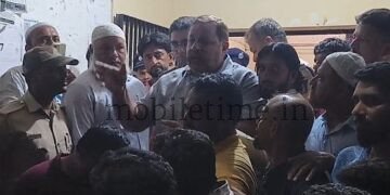 Stone-pelting at temple and madrasa!