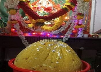 This laddu weighs 25 kg An offering of laddu for the lover of modaks!