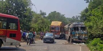 Ankola Lorry hits bus Child dies!